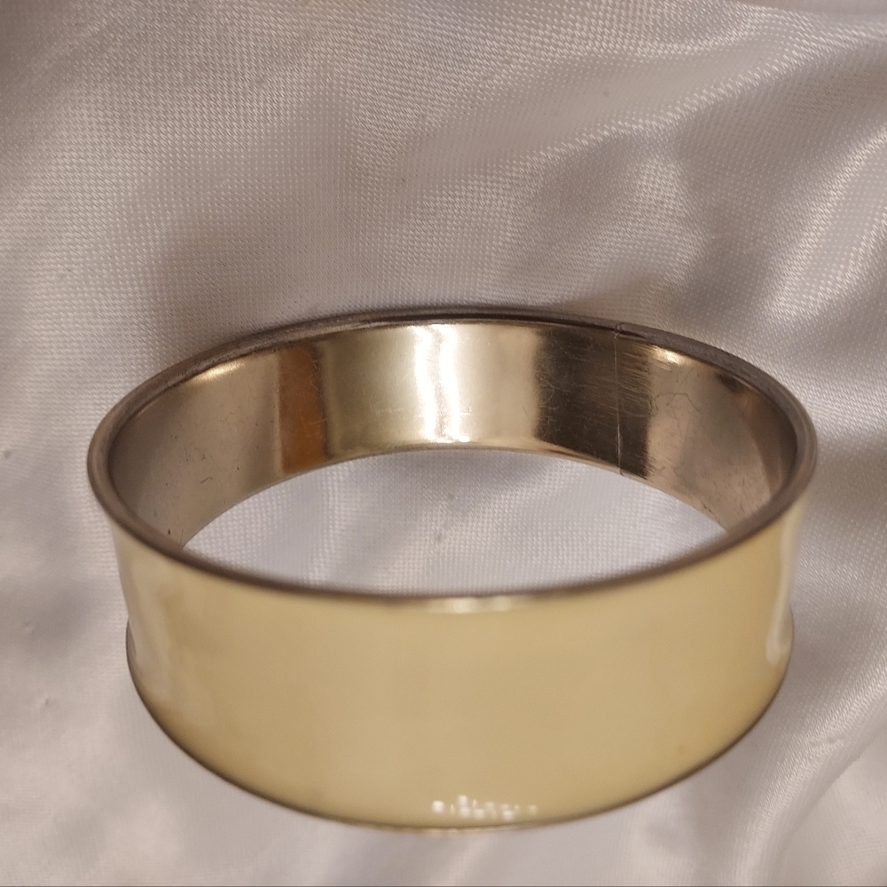 PALE YELLOW BANGLE BRACELET Pre-owned